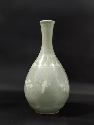 Jarrón Yuhuchun de porcelana Nube Celadón grúas antiguas coreanas con incrustaciones 高丽镶嵌青瓶 Foto 1 de 4