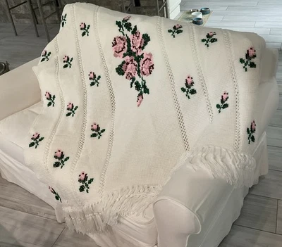 Manta de Colección Tejida de Crochet Afgano con Flecos Rosas Rosas 55" x 66" Hecha a Mano Foto 1 de 4