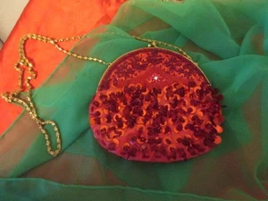 Abendtasche rot Pailletten/Perlen gold Kettenriemen klein schön - Bild 1 von 4