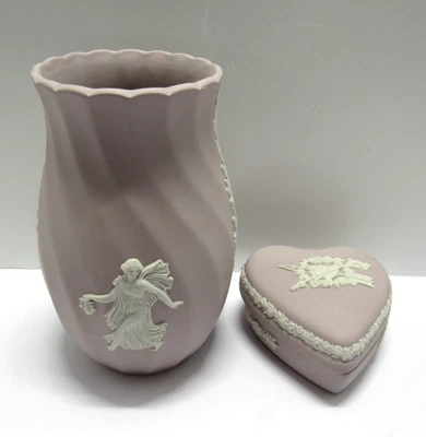 Lote de 2 VERDADEIRAS peças de jasperware de madeira de lavanda ~ Vaso e prato coberto - Imagem 1 de 4