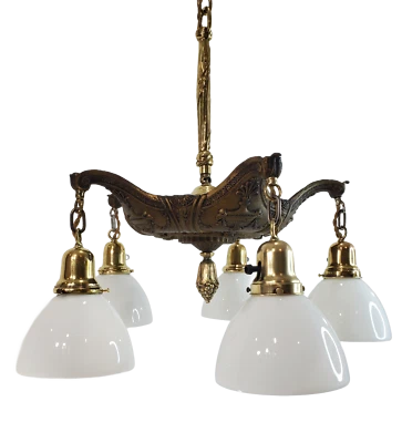 Lámpara de araña antigua de 5 luces renacentista de la década de 1910 Foto 1 de 4