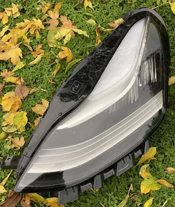 Tesla Model 3 Left RHD Headlight - OE 1077379 00 C - Picture 1 of 8