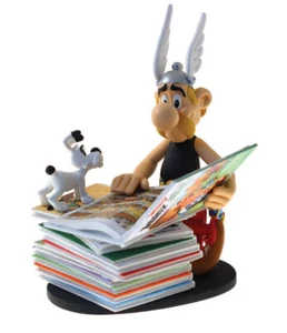 Asterix et Obélix statuette Astérix avec une pile d'albums 2nd édition BD 01289 - Imagen 1 de 2