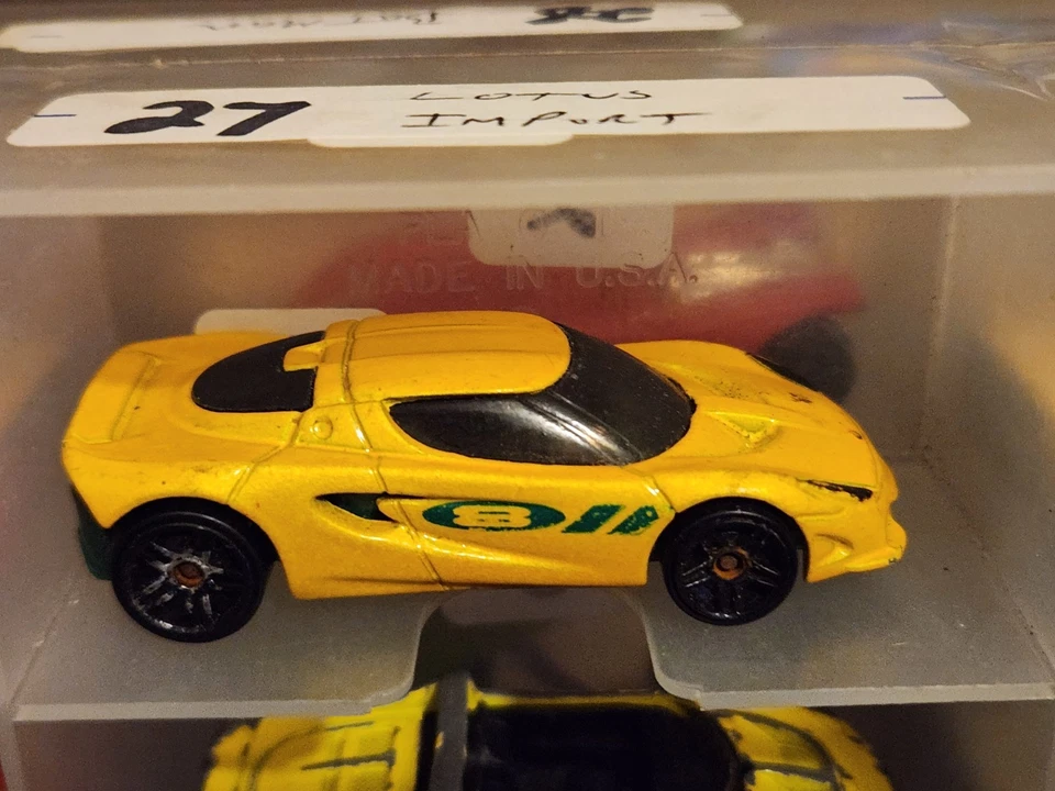 Hot Wheels/Matchbox LOTUS (estuche #27) VOLVO Foto 1 de 1