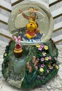 Disney Winnie Puuh & Tigger musikalische rotierende Schneekugel "Der Regen kam herunter" - Bild 1 von 6