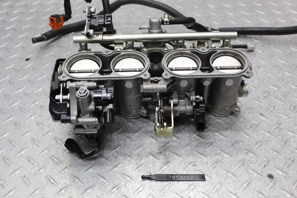 Yamaha FZ1-S 2006 cuerpo completo del acelerador Foto 1 de 4