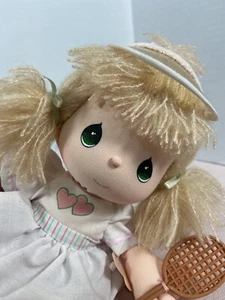 Muñeca Precious Moments Amistad Peluche Un Amor Tenis Aplausos - Imagen 1 de 3