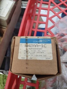 JOHNSON CONTROLS W42AA-1C Humidistat, Rm Humidistat - Picture 1 of 5