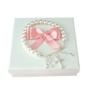 Weiß Perlenarmband Mit Brief & Kreuz Anhängern Erste Kommunion, Baptism Geschenk - Bild 1 von 6