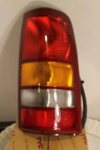 TAIL LIGHT RIGHT HAND LENS 1999-02 CV SLVRD---1999-03 GC SIERA FLEETSD - Picture 1 of 12