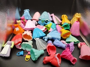 Disney Princesa Polly Bolsillo Lote de 42 Ropa/accesorios/faldas/vestidos - Imagen 1 de 6