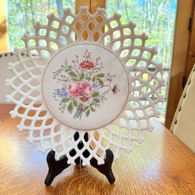 1950 年代 Westmoreland 牛奶玻璃格子边缘花卉碗 — 第 1/4 张图片