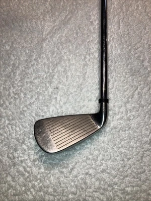 Wilson Staff Di9 4 Iron Right Handed Golf Club Fat Shaft Wilson Staff Grip - Image 1 of 4