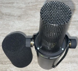 Shure SM7dB Dynamic Cardioid Vocal Microphone - Picture 1 of 9