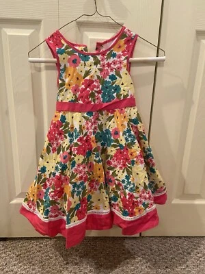 Vestido Maggie and Zoe Niña Talla 5 Blanco Con Borde Rosa Foto 1 de 2