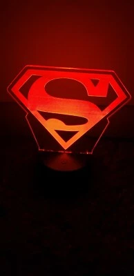 Luz nocturna LED 3D con logotipo de Superman 16 colores que cambian acrílico decoración con control remoto Foto 1 de 4