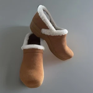Dansko Profesional Acogedor Gamuza Piel de Oveja Bronceado Talla 41 10.5-11US A Comodidad de Enfermería - Imagen 1 de 11
