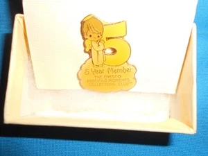 PRECIOUS MOMENTS ANGEL 5 YEAR ANNIVERSARY CLUB LAPEL PIN ENAMEL GOLDTONE NEW - Picture 1 of 5