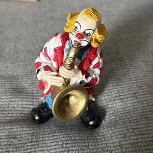 De Colección Hobo Circo Payaso Músico Estatuilla Estatua Tocando Saxo 6.5" H Rojo Blanco Abrigo - Imagen 1 de 6
