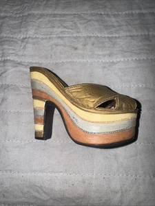 Just the Right Shoe Magnetic Allure # 25023 (1999) Raine Willitts Figurine Only - Picture 1 of 5