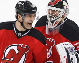 Jaromir Jagr & Martin Brodeur Laugh New Jersey Devils 8x10 NHL Hockey Photo - Picture 1 of 1