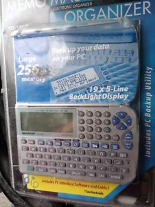 Organisateur électronique vintage Sharp YO-180P Memo Master 256 Ko avec rétroéclairage - NEUF - Photo 1 sur 1