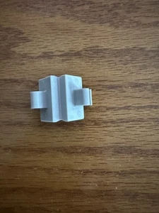 IBM Wheelwriter TEIL # 1337667 ABDECKSCHARNIER NEU ORIGINAL (sehr schwer zu finden) - Bild 1 von 2