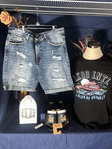 Akoo Jeansshorts Gr. 40. Xl T-Shirt (fällt groß aus) - Bild 1 von 5