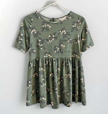 Blusa de maternidade LAUREN CONRAD tamanho P verde floral manga curta gola traseira gravata - Imagem 1 de 4