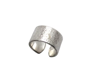 Anello a fascia largo in argento 925 misura 57 superficie martellata, martellato - Foto 1 di 4