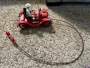 Juguete de plástico vintage Revell Toys rojo modelo T Maxwell - Imagen 1 de 8
