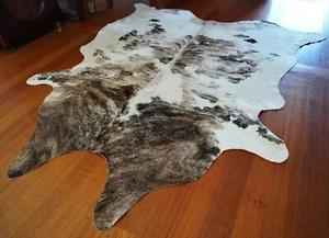 Hermosas Marcas - Tonos Suaves - Magníficamente Curtido - Una Alfombra de Cuero de Vaca Genuina - Imagen 1 de 10
