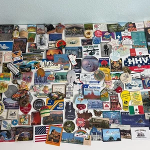 Enorme Lotto Spazzatura 170 Calamite Viaggio Souvenir Club Pubblicità Varie Piatto in ceramica - Foto 1 di 21