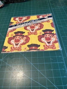 Tuttle Presse alle Anlässe Zirkus Clown Vintage Geschenkpapier Vintage Neu in Verpackung gelb - Bild 1 von 4