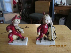 Vintage Two Large Red Devils With Instraments - Bild 1 von 14