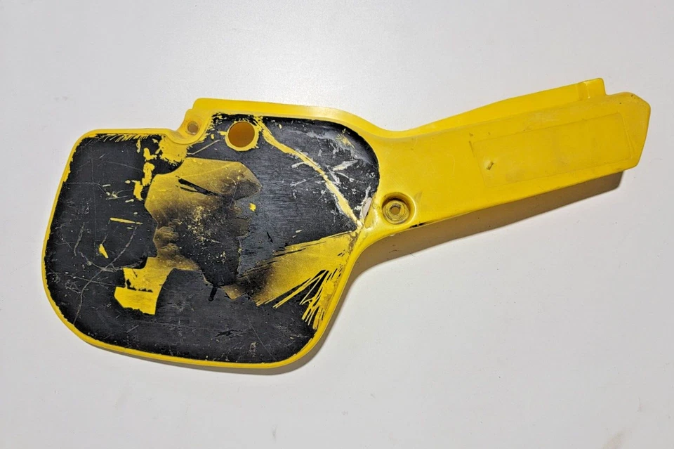 Panel de cubierta lateral derecho 2 5X6-21721-00-98 1982 Yamaha YZ490 YZ250 82 YZ 490 250 Foto 1 de 4