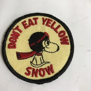 Vintage Don't Eat gelbe Schneejacke Aufnäher Snoopy rot Baron lustig Humor - Bild 1 von 4
