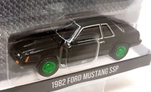 Greenlight 1/64 Ford Mustang SSP 1982 mattschwarz grün Radverfolgung Version - Bild 1 von 2
