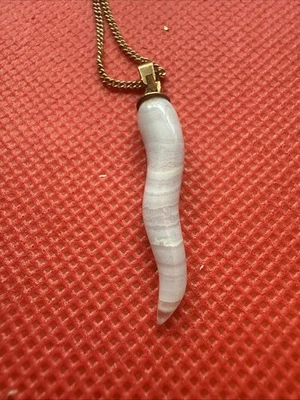 "Dije de cuerno italiano o cornicello de encaje azul en cadena de 18"" vintage años 70" Foto 1 de 3