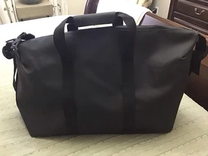 Nuevo BOLSO DE FIN DE SEMANA RAINS HILO, PEQUEÑO Bolso de Lona Impermeable, NEGRO, 19.7x11.4x7.1 - Imagen 1 de 6