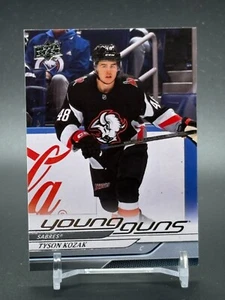 2024-25 Upper Deck Extended Young Guns #715 TYSON KOZAK Buffalo Sabres RC - Foto 1 di 2