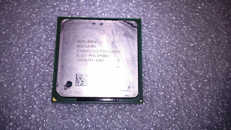 Processore Intel Pentium 4 SL6EF 2.40GHz 533MHz FSB 512KB L2 Cache Socket 478 - Immagine 1 di 1