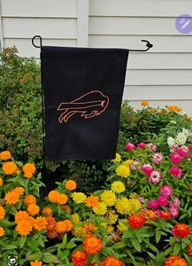 Banner de jardín de Halloween Buffalo Bills 12'×18' poste de doble cara incluido otoño - Imagen 1 de 6
