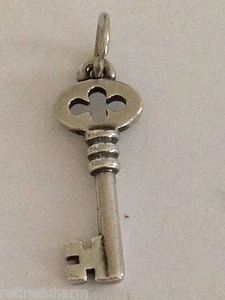 ❤️RETIRED VERSION JAMES AVERY KEY CHARM ~ RARE ~ STERLING SILVER  ~ w/ JA BOX❤️ - Picture 1 of 6
