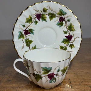 Bacchanal von Royal Worcester Teetasse & Untertasse Bone China Made In England - Bild 1 von 7