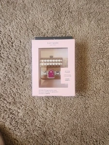 Kate Spade Lebkuchenhaus AirPods 3. Generation Hülle Clips Schlüsselanhänger - Bild 1 von 1