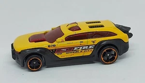 2012 Hot Wheels Yellow HW Pursuit, Made in Malaysia, Plastic Base, Maßstab 1:64  - Bild 1 von 5