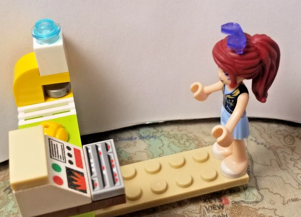 LEGO Friends Científico Mini Muñeca Microscopio Laboratorio Equipo Ciencia Niña Minimuñeca Foto 1 de 1