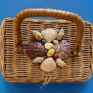 Child’s 1950’s Natural Rush Hand Braided Woven Purse Adorned W/Shells - Picture 1 of 8