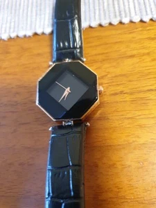Schöne Kleine 8-eckige Damen ARMBANDUHR - Bild 1 von 3